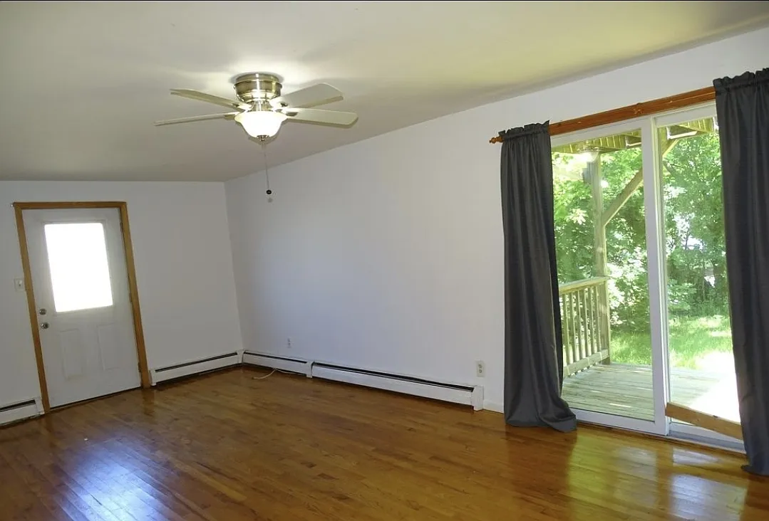 2 bed, 935 sqft, $1,600 — Photo 1