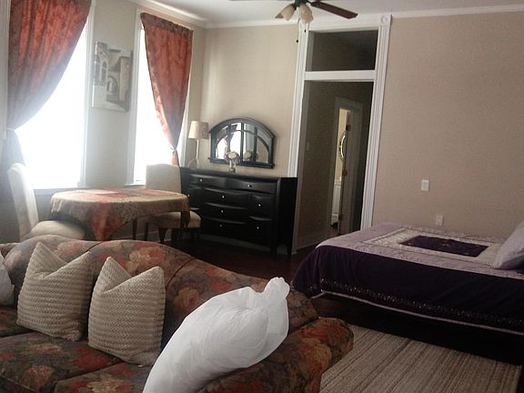 4th image of 811 24th St #1