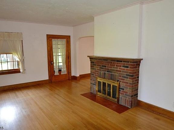 2nd image of 123 Cathedral Ave
