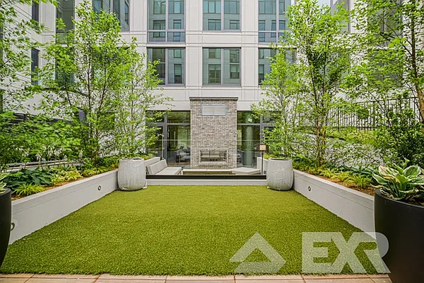 Rented by EXR | media 10