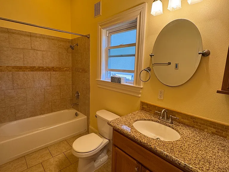 1104 SE Lincoln St #1 — Photo 5