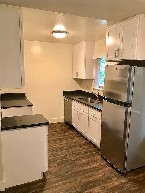 1190 Ralston — Photo 2