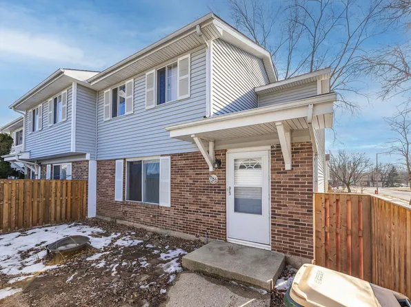 1 Scarlet Hawthorne Ct, Woodridge, IL 60517