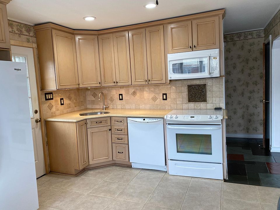1st image of 10 Douglas St