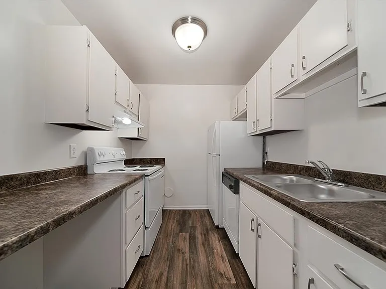 Darlington Court Apartments — Photo 53