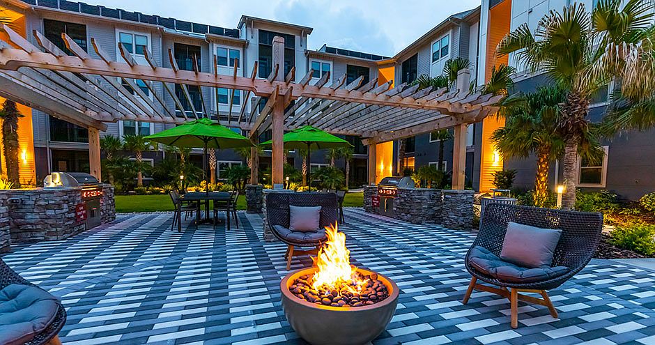 Poolside Firepit & Picnic Area