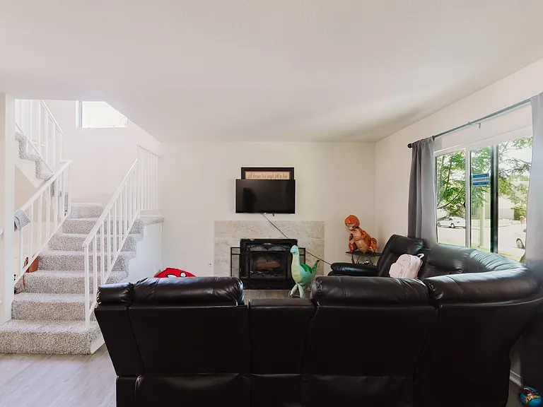 45041 Colleen Dr — Photo 4