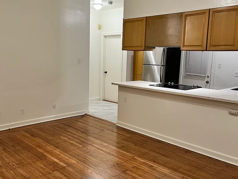 4022 Broadway — Photo 27