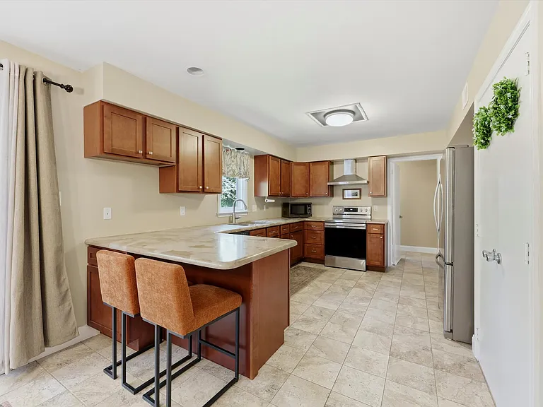 615 W Rosedale Ave — Photo 8