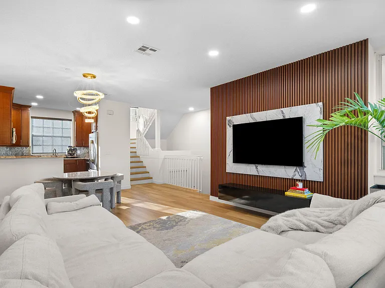 1213 Tequesta St — Photo 1