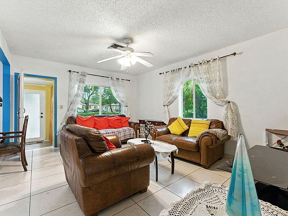 5th image of 17570 NE 19th Avenue