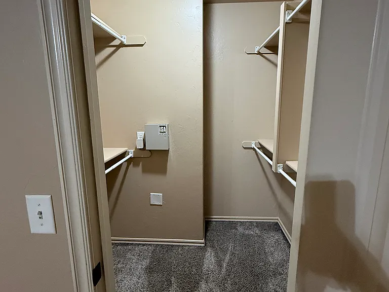 810 Russell Cir — Photo 9