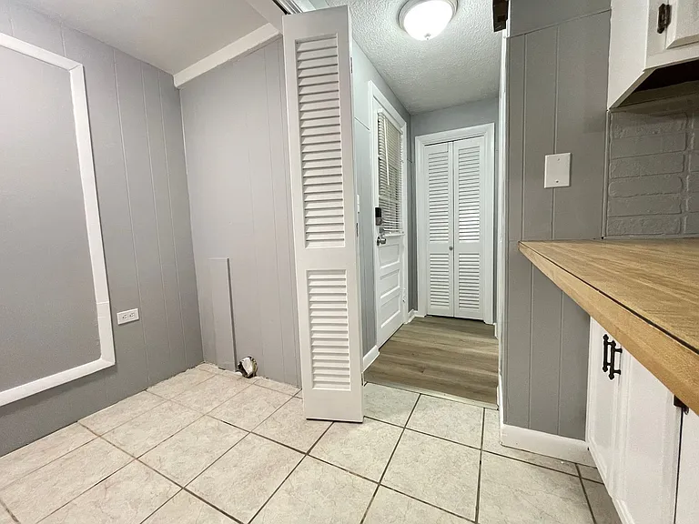 266 Douglas St #1 — Photo 23