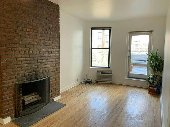 3rd image of 17 W 89th St APT 4R