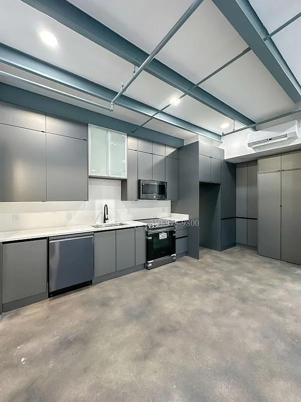1 bed, 1.0 bath, 969 sqft, $1,950 — Photo 2
