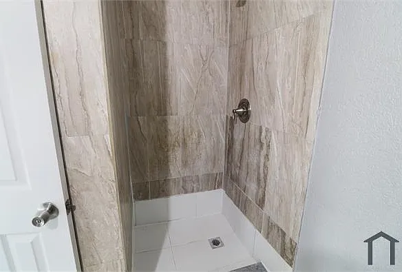 1322 Silverado — Photo 15