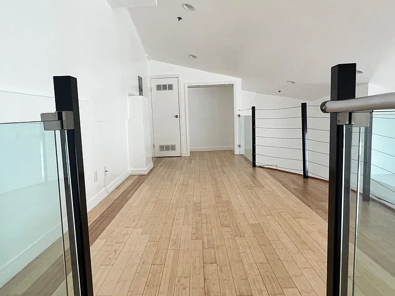 1043 S Grand Ave #8 — Photo 15