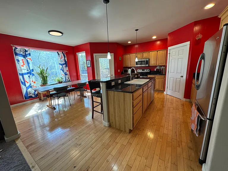 3156 Hillcrest Dr — Photo 3