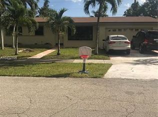 9880 Santos Dr, Cutler Bay, FL 33189