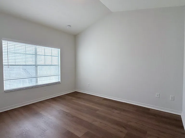 2334 Grand Central Pkwy #17 — Photo 18