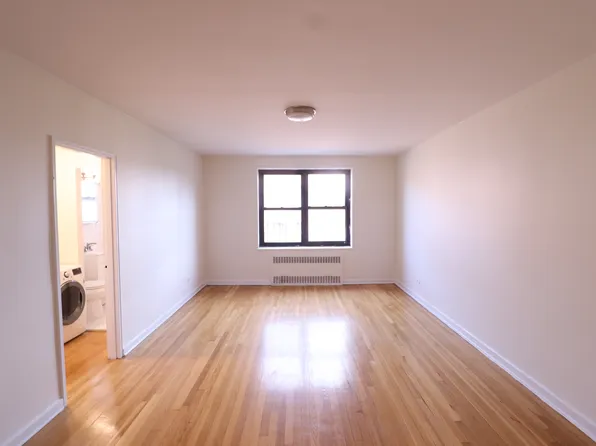 34-15 Parsons Boulevard 7G image 3 of 10