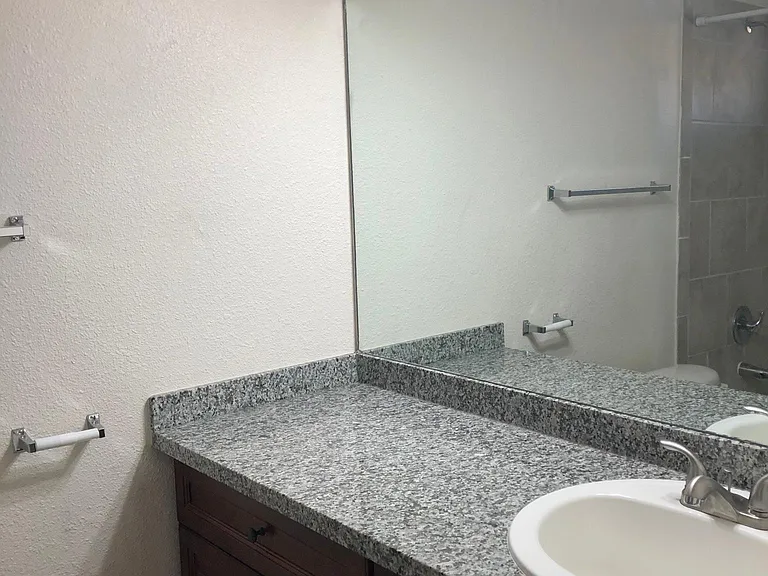 855 S Citrus Ave — Photo 17