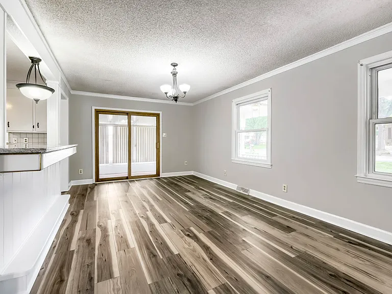 221 Eden Cir — Photo 10