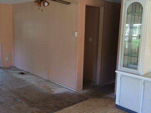 3rd image of 617 Sands Dr