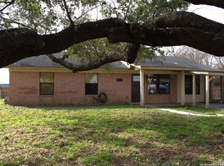 1531 W Goodwin St, Pleasanton, TX 78064