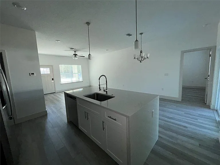 1531 W Gainsboro Ln — Photo 10