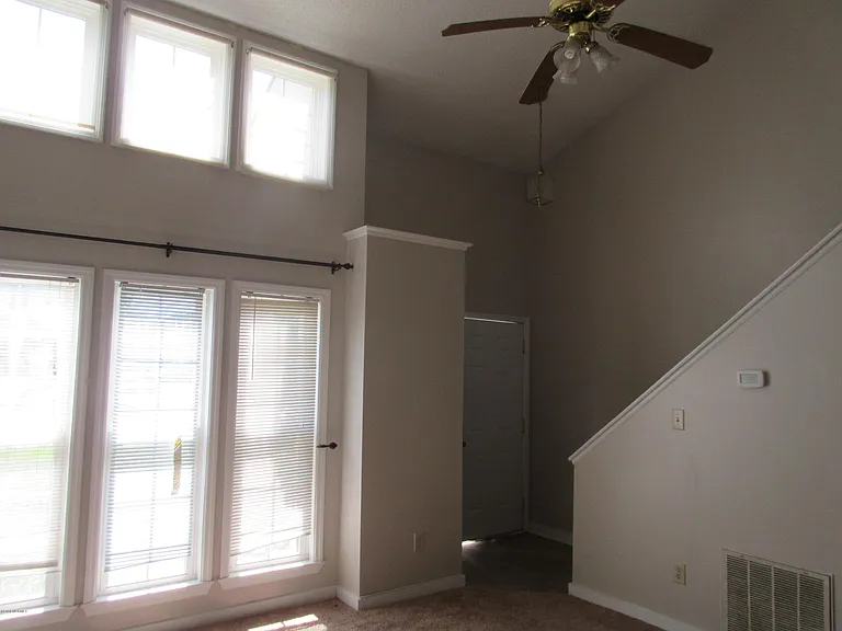 102 Persimmon Ct — Photo 3