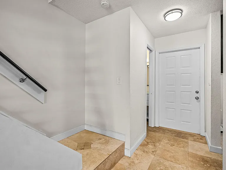 2700 S Oakland Forest Dr #305 — Photo 9