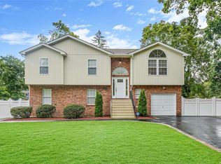 22 Dougherty Pl, Bay Shore, NY 11706