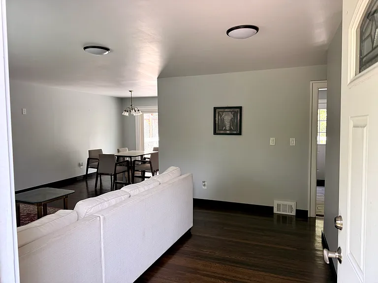 276 Griffin Ave — Photo 2