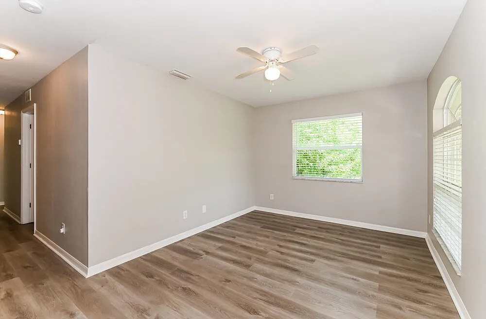 3 bed, 2.0 bath, 1048 sqft, $1,705 — Photo 3