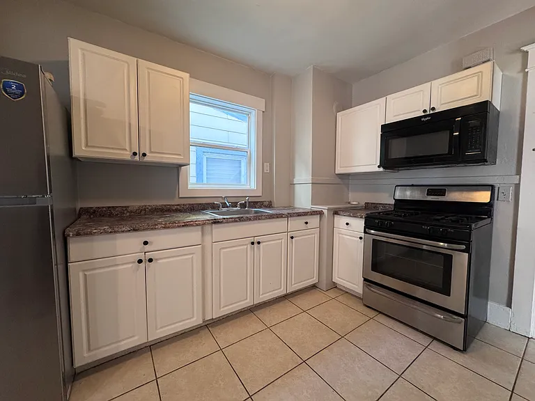 30 Custer St #1 — Photo 5