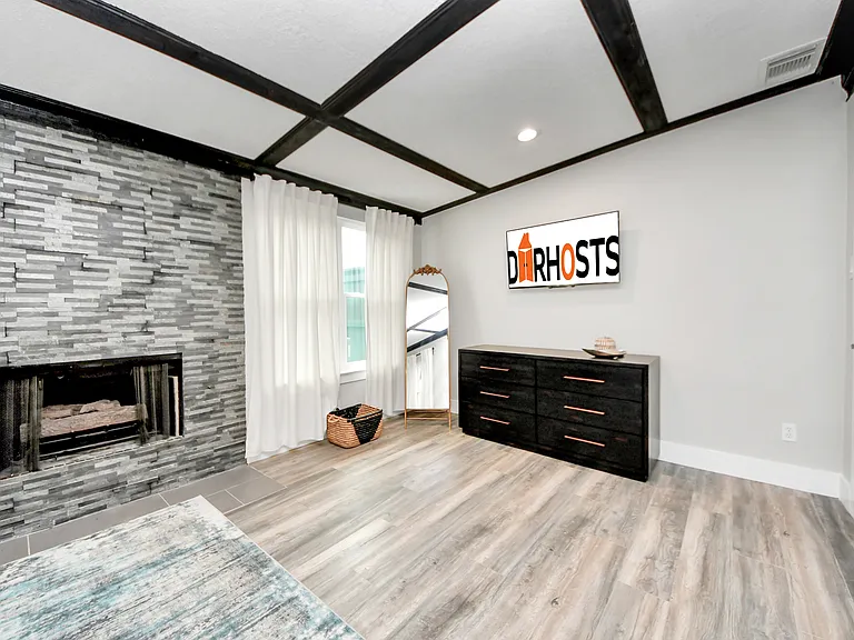 Woodcrest Dr — Photo 17