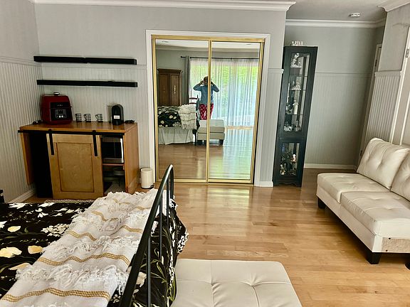 Closet & Kitchenette