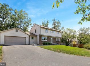 5945 Hall St, Springfield, VA 22152