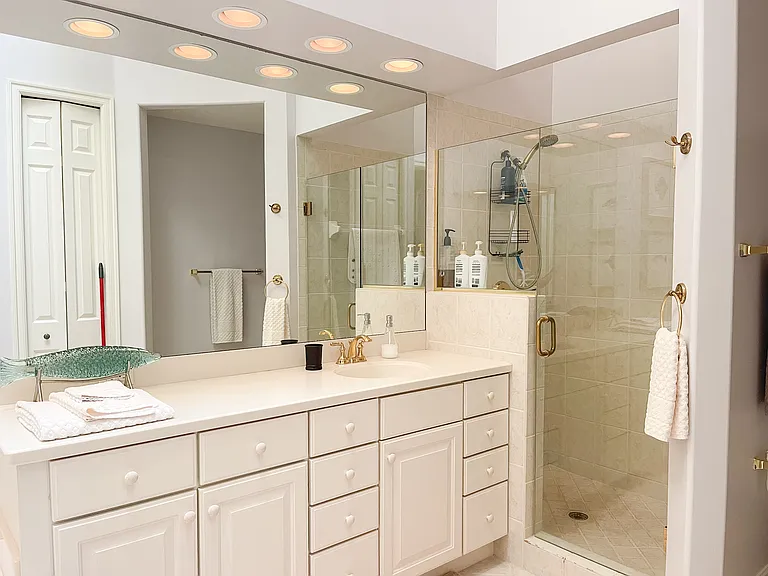 Primary En Suite Bathroom