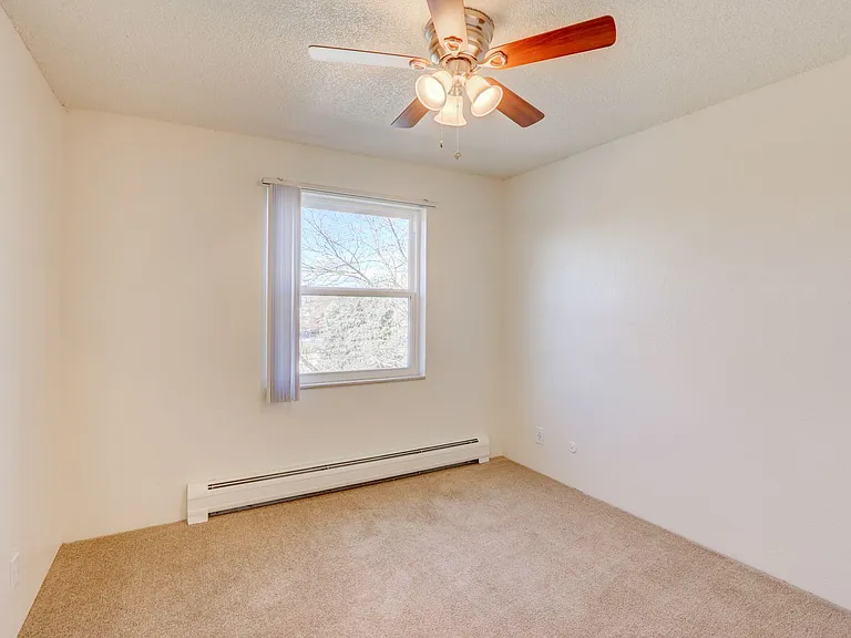 Allison Court Apartments — Photo 48
