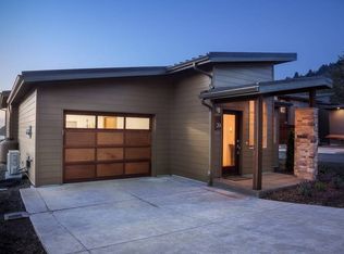 10 Beargrass Loop, Yachats, OR 97498