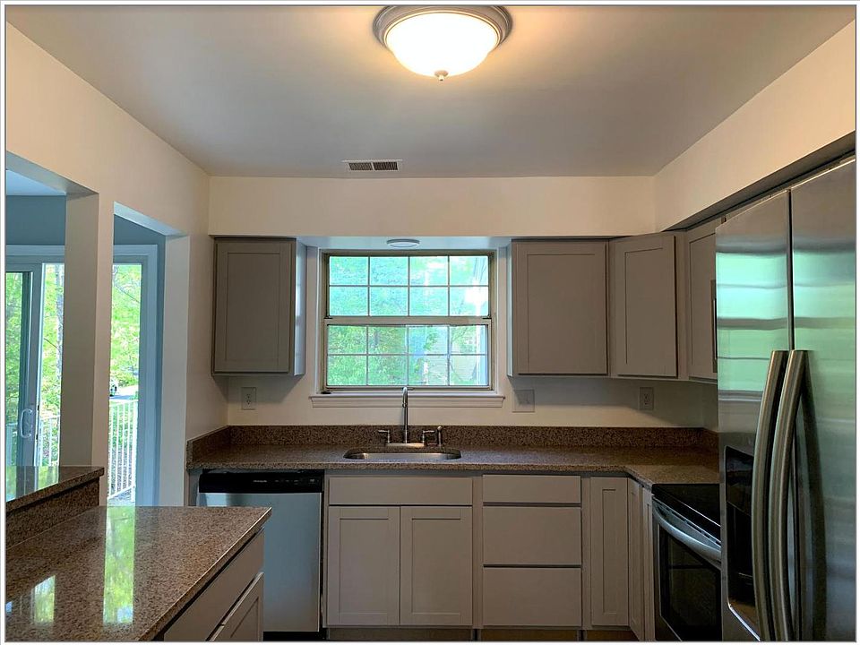 2nd image of 2819 Madeira Ct