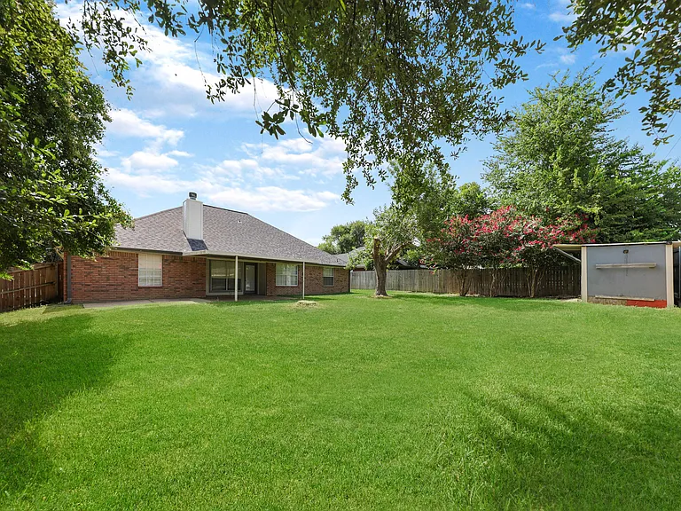 616 Man O War Dr — Photo 24