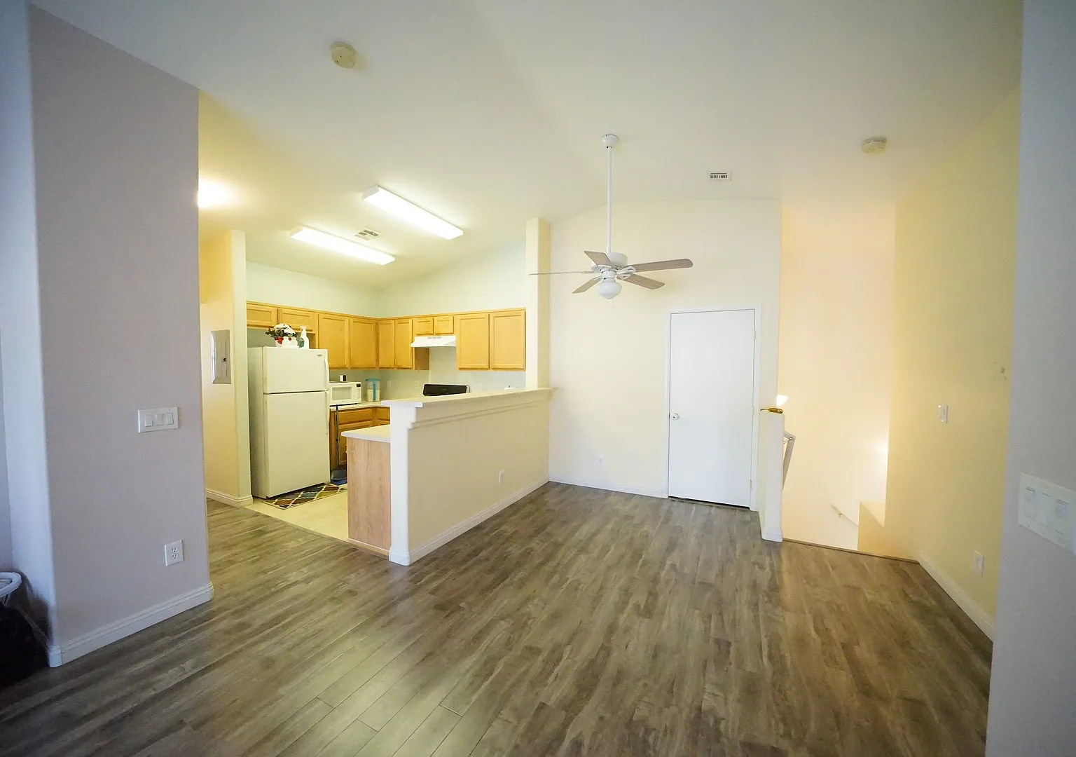 Showings Available Now — Photo 4