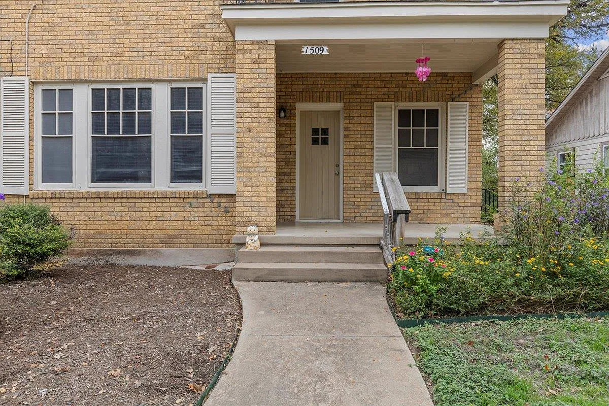 2 bed, 1.0 bath, 1128 sqft, $2,600 — Photo 2