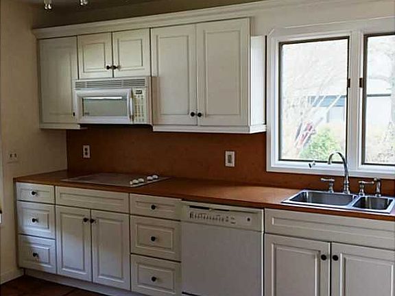 2nd image of 6 Baldwin Ct #6