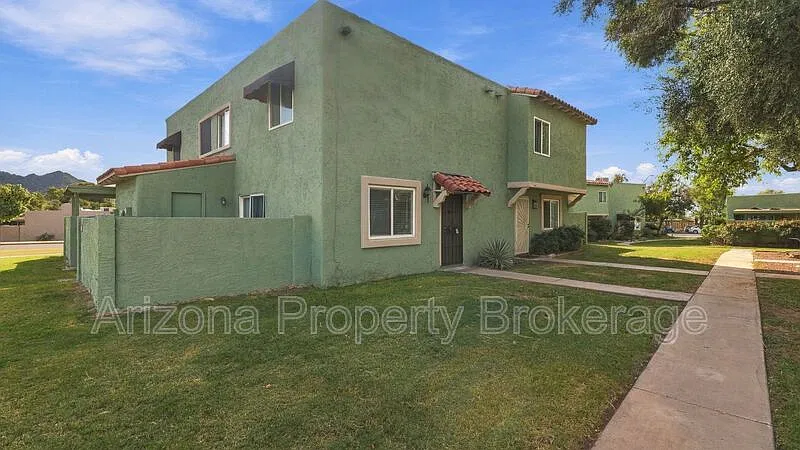 851 E Cochise Dr #A
