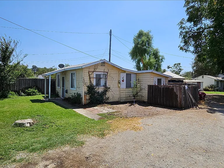 4270 Center St — Photo 1