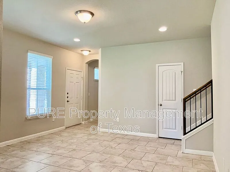 3 bed, 2.5 bath, 1757 sqft, $1,900 — Photo 4